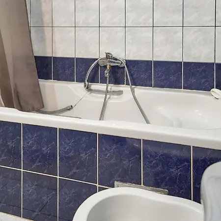 3 Bedroom Amazing In Apartment *